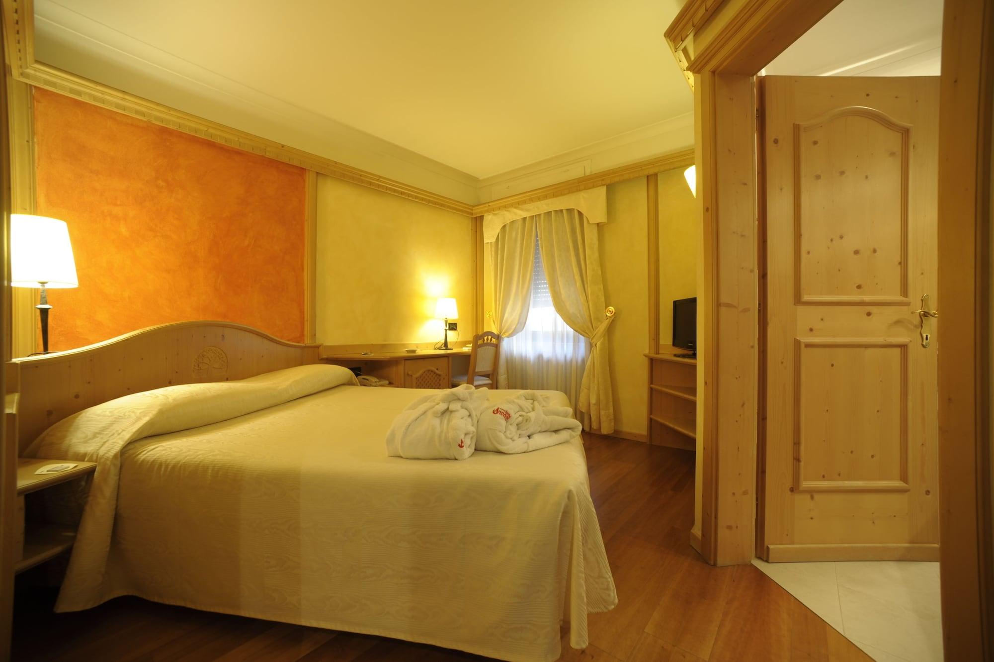 Active Hotel Ancora Predazzo Bagian luar foto
